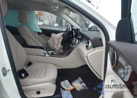 2018 Mercedes-Benz Glc 300 4Matic z USA, uszkodzony, nr VIN WDC0G4KB3JV019576